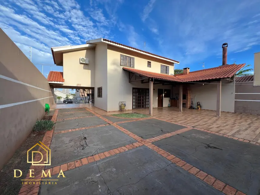 Sobrado com 3 quartos à venda, 221m2 em Jardim Pancera, Toledo - PR - imagem 6 Foto 6 de Sobrado com 3 quartos à venda, 221m2 em Jardim Pancera, Toledo - PR