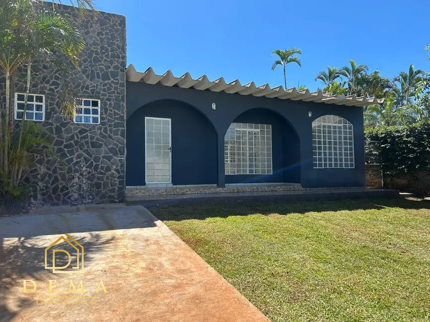 Foto 2 de Casa com 2 quartos para alugar, 77m2 em Centro, Toledo - PR