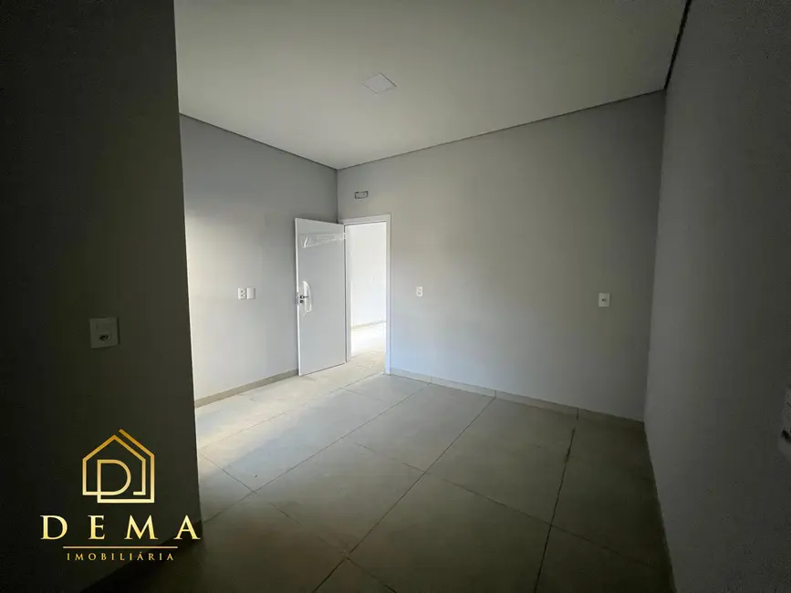Casa com 2 quartos à venda, 74m2 em Vila Industrial, Toledo - PR - imagem 4 Foto 4 de Casa com 2 quartos à venda, 74m2 em Vila Industrial, Toledo - PR