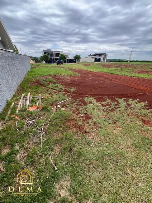 Foto 1 de Terreno / Lote à venda, 360m2 em Jardim Planalto, Toledo - PR