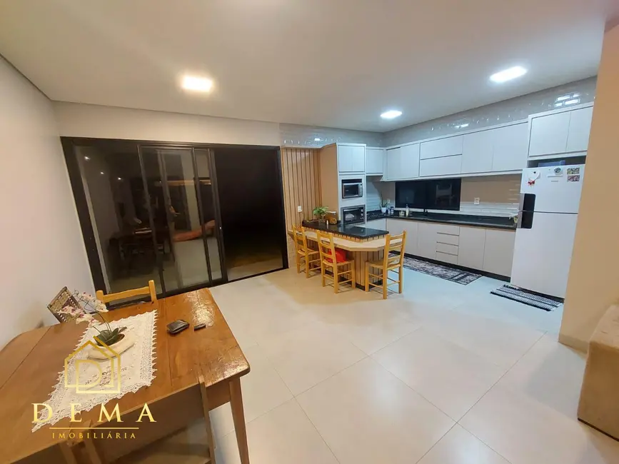 Casa com 2 quartos à venda, 110m2 em Jardim Planalto, Toledo - PR - imagem 8 Foto 8 de Casa com 2 quartos à venda, 110m2 em Jardim Planalto, Toledo - PR