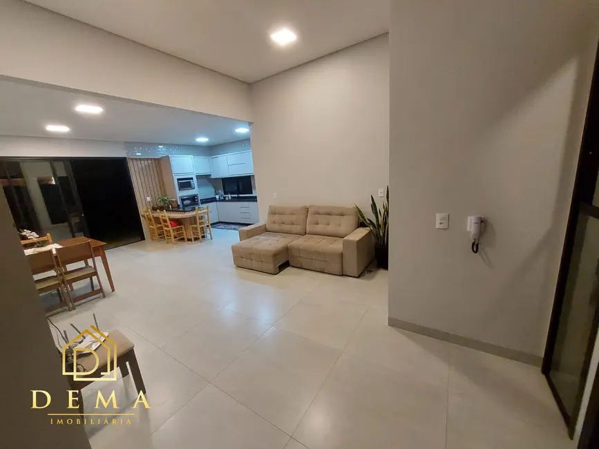 Casa com 2 quartos à venda, 110m2 em Jardim Planalto, Toledo - PR - imagem 6 Foto 6 de Casa com 2 quartos à venda, 110m2 em Jardim Planalto, Toledo - PR