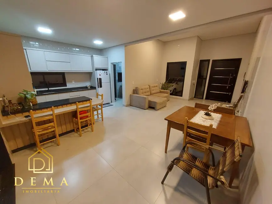 Casa com 2 quartos à venda, 110m2 em Jardim Planalto, Toledo - PR - imagem 5 Foto 5 de Casa com 2 quartos à venda, 110m2 em Jardim Planalto, Toledo - PR