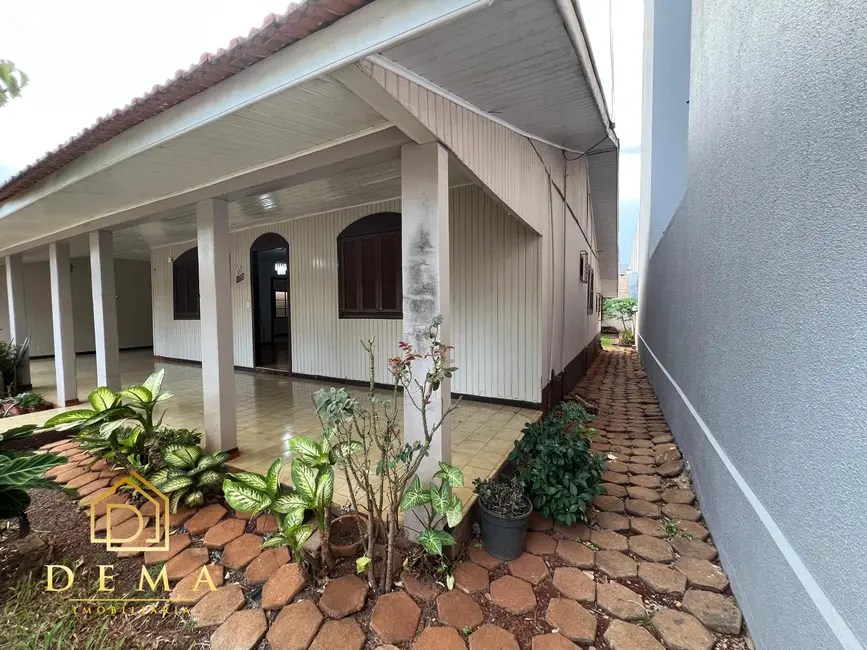 Foto 4 de Casa com 3 quartos para alugar, 140m2 em Vila Becker, Toledo - PR