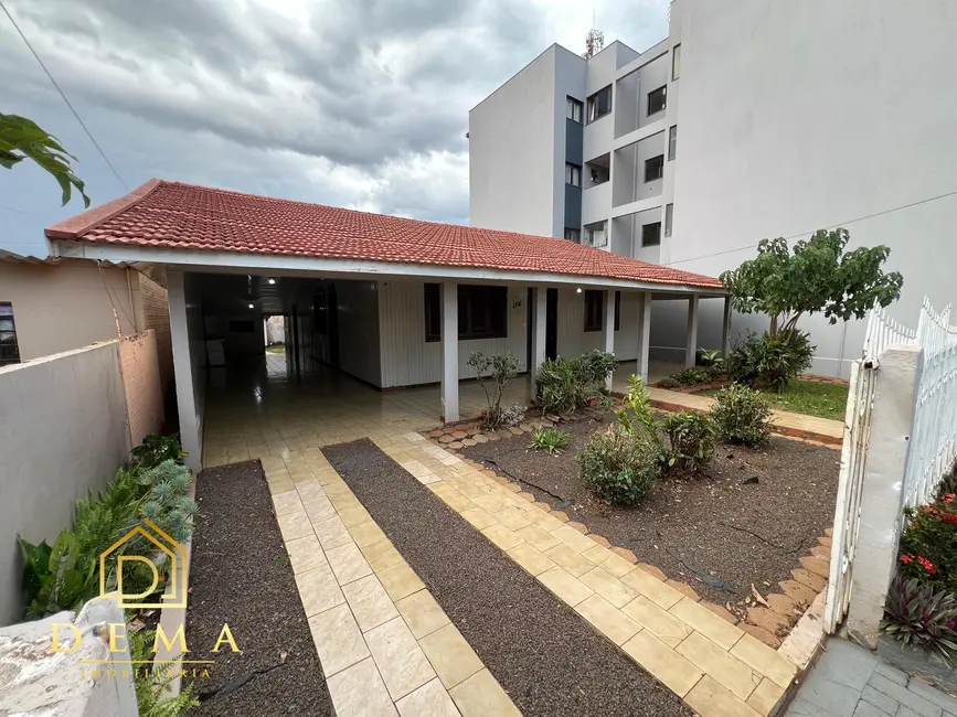 Foto 1 de Casa com 3 quartos para alugar, 140m2 em Vila Becker, Toledo - PR