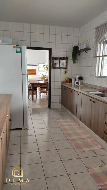 Casa com 2 quartos à venda, 195m2 em Jardim La Salle, Toledo - PR - imagem 6 Foto 6 de Casa com 2 quartos à venda, 195m2 em Jardim La Salle, Toledo - PR