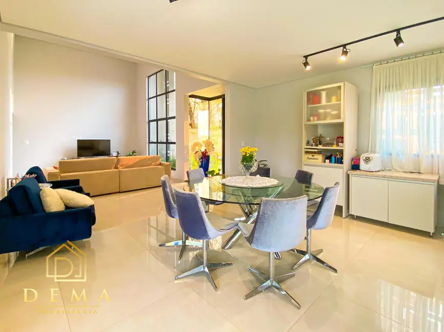 Casa com 3 quartos à venda, 246m2 em Jardim Planalto, Toledo - PR - imagem 7 Foto 7 de Casa com 3 quartos à venda, 246m2 em Jardim Planalto, Toledo - PR
