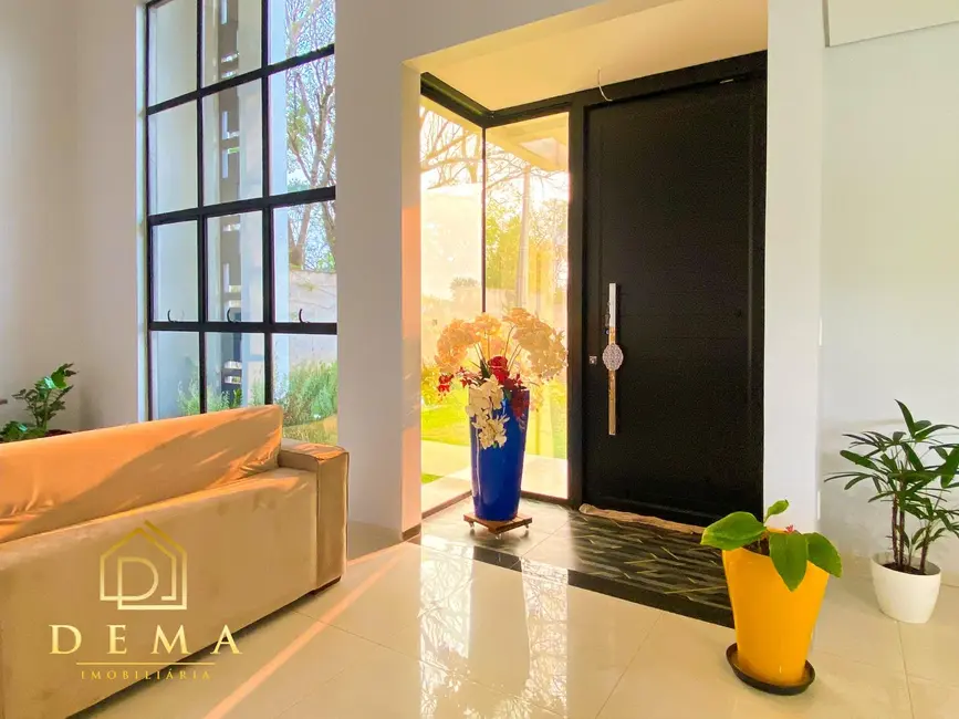 Casa com 3 quartos à venda, 246m2 em Jardim Planalto, Toledo - PR - imagem 6 Foto 6 de Casa com 3 quartos à venda, 246m2 em Jardim Planalto, Toledo - PR