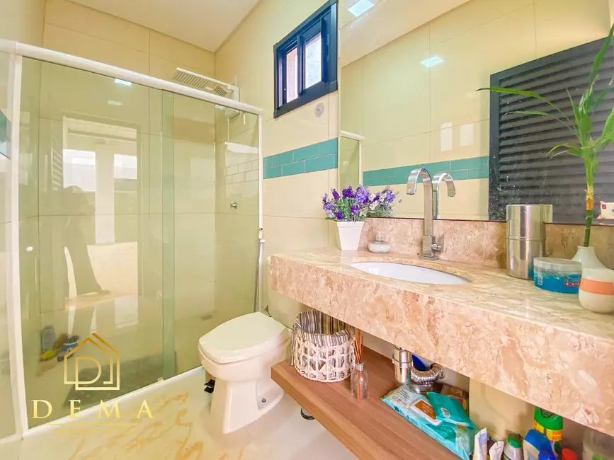 Casa com 3 quartos à venda, 246m2 em Jardim Planalto, Toledo - PR - imagem 5 Foto 5 de Casa com 3 quartos à venda, 246m2 em Jardim Planalto, Toledo - PR