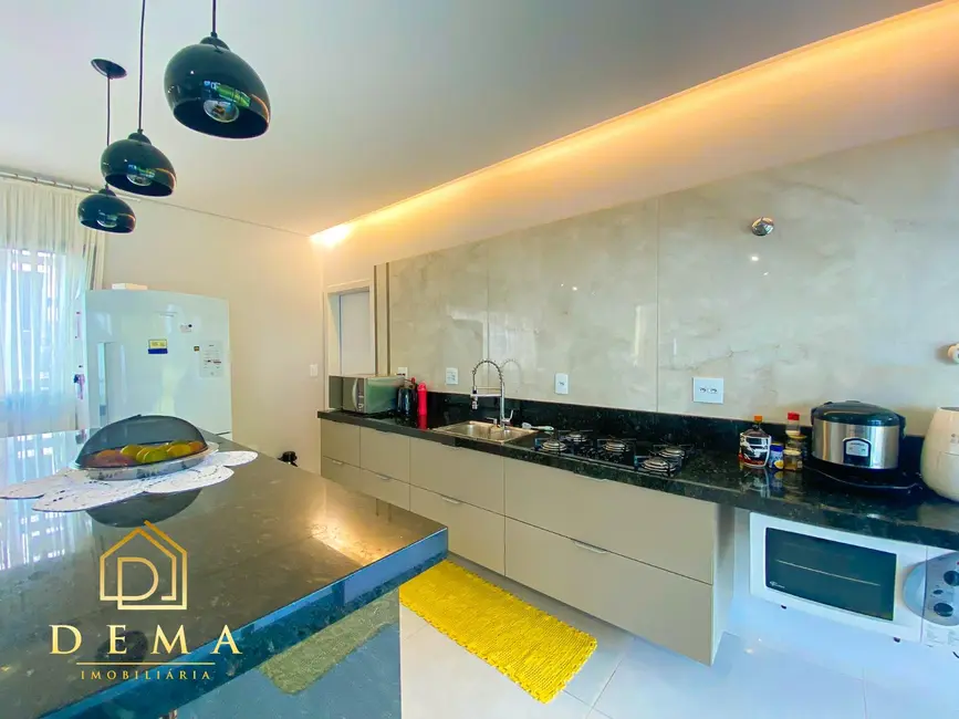 Casa com 3 quartos à venda, 246m2 em Jardim Planalto, Toledo - PR - imagem 4 Foto 4 de Casa com 3 quartos à venda, 246m2 em Jardim Planalto, Toledo - PR