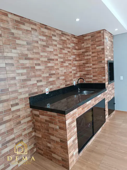 Casa com 2 quartos à venda, 130m2 em Toledo - PR - imagem 3 Foto 3 de Casa com 2 quartos à venda, 130m2 em Toledo - PR