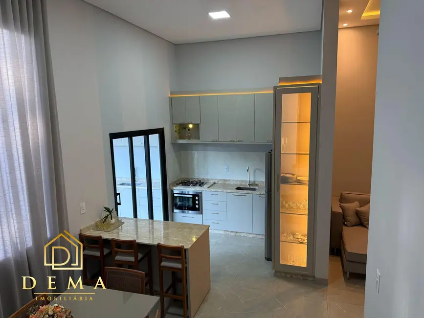 Foto 1 de Casa com 2 quartos à venda, 117m2 em Vila Becker, Toledo - PR