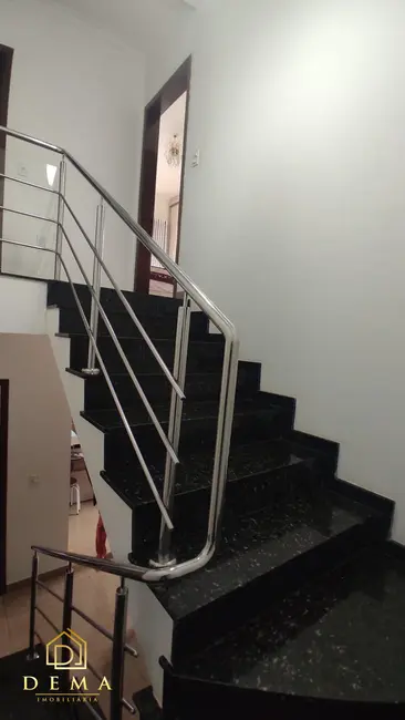 Sobrado com 2 quartos à venda, 194m2 em Vila Industrial, Toledo - PR - imagem 8 Foto 8 de Sobrado com 2 quartos à venda, 194m2 em Vila Industrial, Toledo - PR