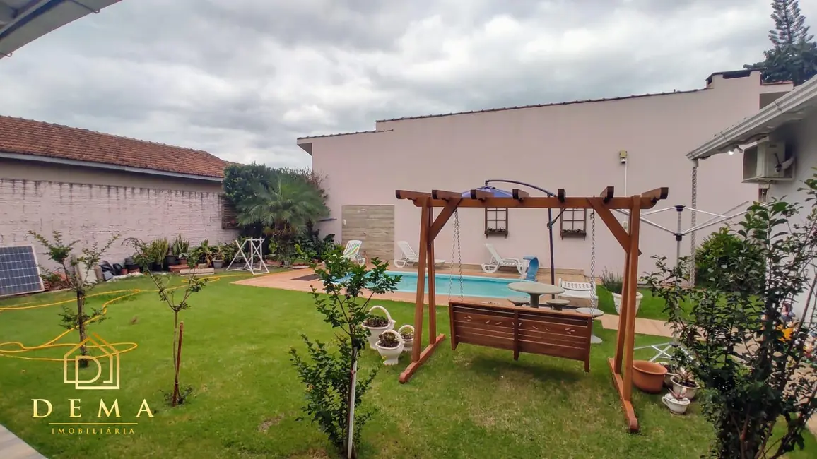 Casa com 3 quartos à venda, 182m2 em Jardim Concórdia, Toledo - PR - imagem 3 Foto 3 de Casa com 3 quartos à venda, 182m2 em Jardim Concórdia, Toledo - PR