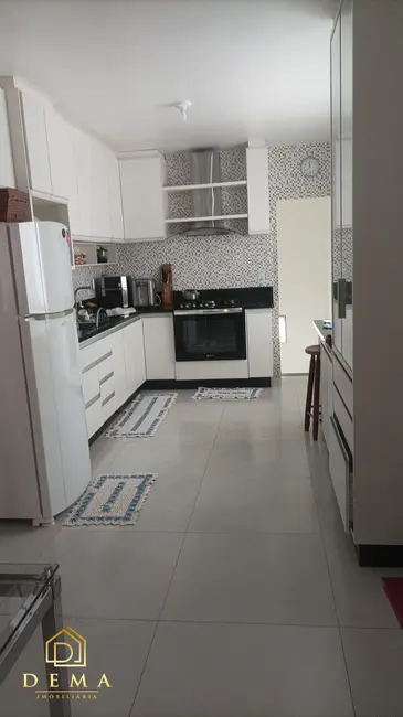 Foto 2 de Casa com 2 quartos à venda, 241m2 em Centro, Toledo - PR