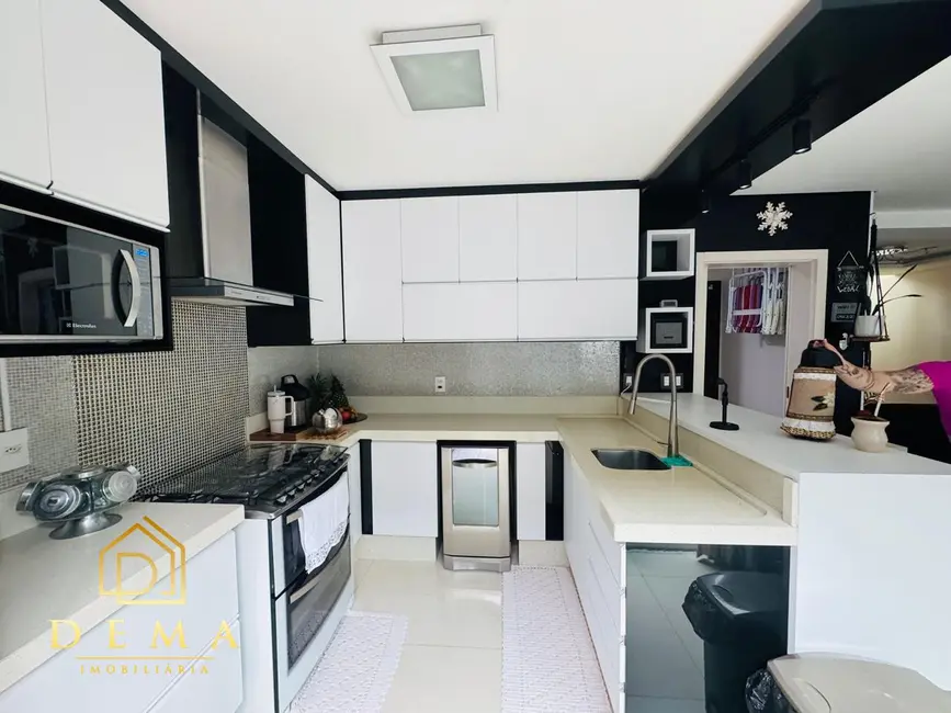 Sobrado à venda em Centro, Toledo - PR - imagem 12 Foto 12 de Sobrado à venda em Centro, Toledo - PR