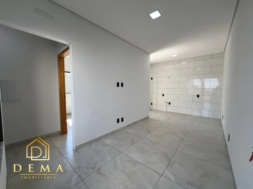 Casa com 2 quartos à venda, 50m2 em Pinheirinho, Toledo - PR - imagem 8 Foto 8 de Casa com 2 quartos à venda, 50m2 em Pinheirinho, Toledo - PR