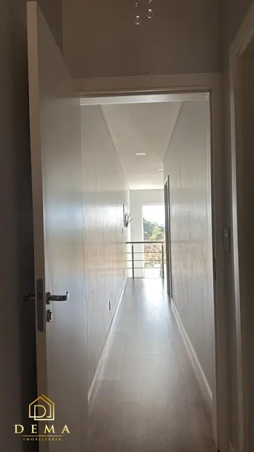 Sobrado com 4 quartos à venda, 164m2 em Jardim Anápolis, Toledo - PR - imagem 7 Foto 7 de Sobrado com 4 quartos à venda, 164m2 em Jardim Anápolis, Toledo - PR