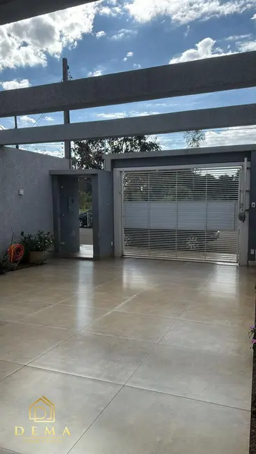 Sobrado com 4 quartos à venda, 164m2 em Jardim Anápolis, Toledo - PR - imagem 3 Foto 3 de Sobrado com 4 quartos à venda, 164m2 em Jardim Anápolis, Toledo - PR