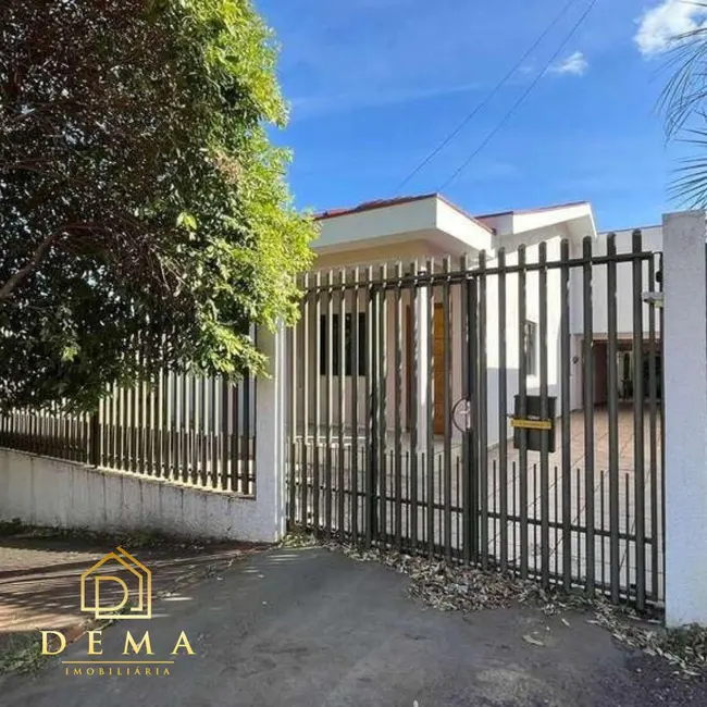 Foto 1 de Casa com 2 quartos à venda, 130m2 em Centro, Toledo - PR