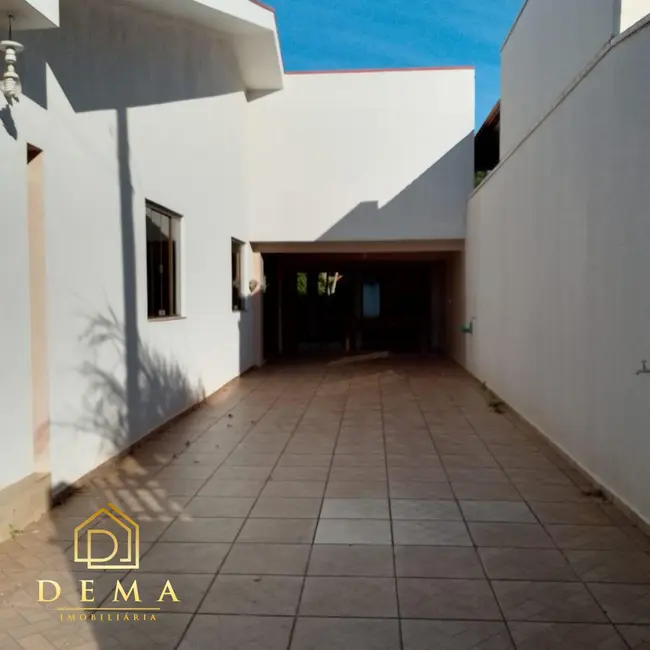 Casa com 2 quartos à venda, 130m2 em Centro, Toledo - PR - imagem 9 Foto 9 de Casa com 2 quartos à venda, 130m2 em Centro, Toledo - PR