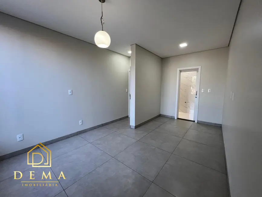 Casa com 2 quartos à venda, 126m2 em Jardim Gisela, Toledo - PR - imagem 9 Foto 9 de Casa com 2 quartos à venda, 126m2 em Jardim Gisela, Toledo - PR