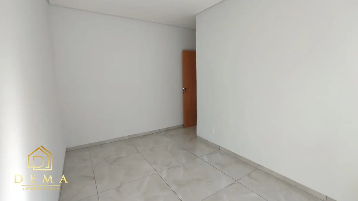 Casa com 2 quartos à venda, 58m2 em Pinheirinho, Toledo - PR - imagem 4 Foto 4 de Casa com 2 quartos à venda, 58m2 em Pinheirinho, Toledo - PR
