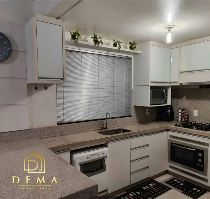 Sobrado com 2 quartos à venda, 98m2 em Jardim Pancera, Toledo - PR - imagem 3 Foto 3 de Sobrado com 2 quartos à venda, 98m2 em Jardim Pancera, Toledo - PR