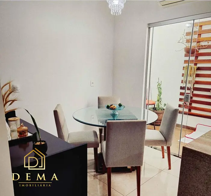 Sobrado com 2 quartos à venda, 98m2 em Jardim Pancera, Toledo - PR - imagem 4 Foto 4 de Sobrado com 2 quartos à venda, 98m2 em Jardim Pancera, Toledo - PR
