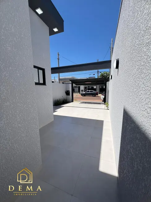 Foto 1 de Casa com 1 quarto à venda, 68m2 em Jardim Coopagro, Toledo - PR