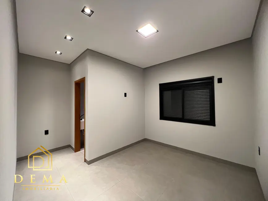 Casa com 2 quartos à venda, 108m2 em Jardim Coopagro, Toledo - PR - imagem 9 Foto 9 de Casa com 2 quartos à venda, 108m2 em Jardim Coopagro, Toledo - PR