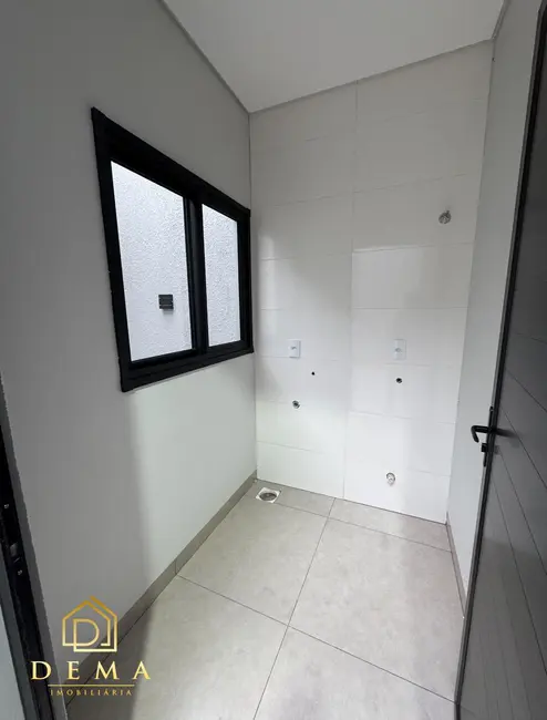 Casa com 2 quartos à venda, 98m2 em Jardim Coopagro, Toledo - PR - imagem 3 Foto 3 de Casa com 2 quartos à venda, 98m2 em Jardim Coopagro, Toledo - PR