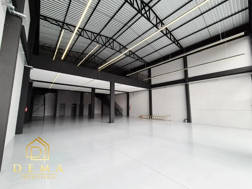 Foto 2 de Armazém / Galpão à venda, 550m2 em Jardim Coopagro, Toledo - PR