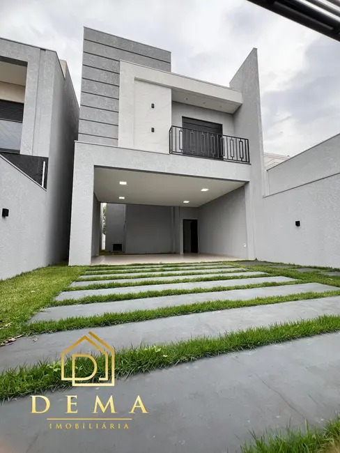 Sobrado com 3 quartos à venda, 200m2 em Jardim Planalto, Toledo - PR - imagem 2 Foto 2 de Sobrado com 3 quartos à venda, 200m2 em Jardim Planalto, Toledo - PR