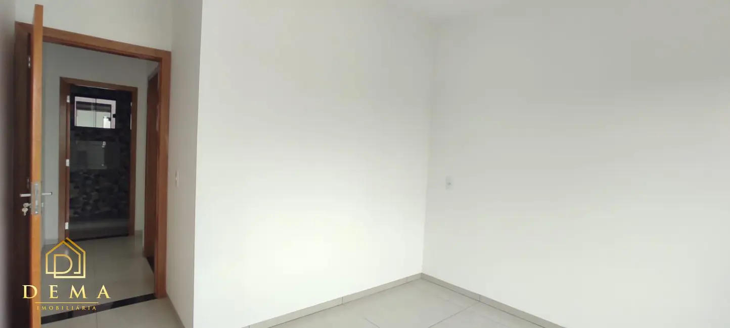 Casa com 2 quartos à venda, 62m2 em Jardim Coopagro, Toledo - PR - imagem 3 Foto 3 de Casa com 2 quartos à venda, 62m2 em Jardim Coopagro, Toledo - PR
