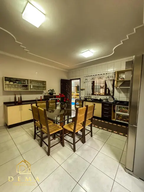 Casa com 2 quartos à venda, 192m2 em Jardim Gisela, Toledo - PR - imagem 8 Foto 8 de Casa com 2 quartos à venda, 192m2 em Jardim Gisela, Toledo - PR
