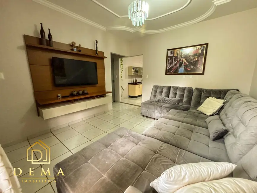 Casa com 2 quartos à venda, 192m2 em Jardim Gisela, Toledo - PR - imagem 9 Foto 9 de Casa com 2 quartos à venda, 192m2 em Jardim Gisela, Toledo - PR