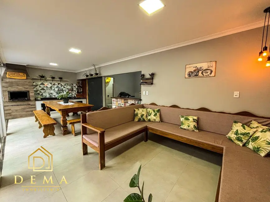 Casa com 2 quartos à venda, 192m2 em Jardim Gisela, Toledo - PR - imagem 5 Foto 5 de Casa com 2 quartos à venda, 192m2 em Jardim Gisela, Toledo - PR