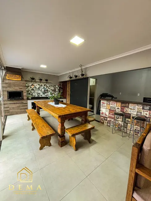 Casa com 2 quartos à venda, 192m2 em Jardim Gisela, Toledo - PR - imagem 3 Foto 3 de Casa com 2 quartos à venda, 192m2 em Jardim Gisela, Toledo - PR