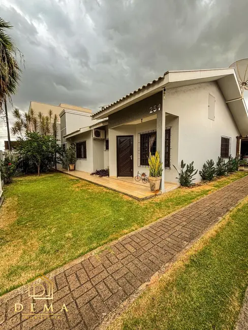 Casa com 2 quartos à venda, 192m2 em Jardim Gisela, Toledo - PR - imagem 1 Foto 1 de Casa com 2 quartos à venda, 192m2 em Jardim Gisela, Toledo - PR