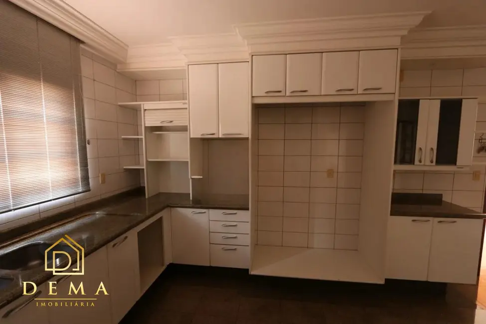 Casa com 2 quartos à venda, 261m2 em Jardim Porto Alegre, Toledo - PR - imagem 4 Foto 4 de Casa com 2 quartos à venda, 261m2 em Jardim Porto Alegre, Toledo - PR
