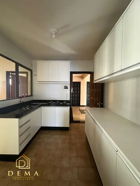 Apartamento com 2 quartos à venda, 122m2 em Centro, Toledo - PR - imagem 2 Foto 2 de Apartamento com 2 quartos à venda, 122m2 em Centro, Toledo - PR