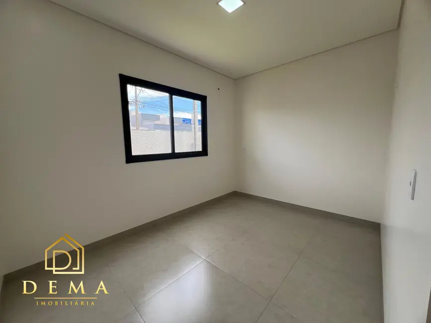 Casa com 1 quarto à venda, 71m2 em Jardim Coopagro, Toledo - PR - imagem 3 Foto 3 de Casa com 1 quarto à venda, 71m2 em Jardim Coopagro, Toledo - PR