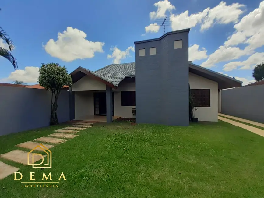 Foto 2 de Casa com 1 quarto à venda e para alugar, 157m2 em Toledo - PR