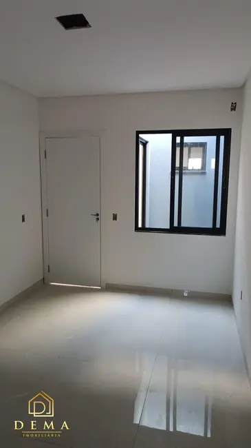 Foto 10 de Casa à venda em Jardim Coopagro, Toledo - PR