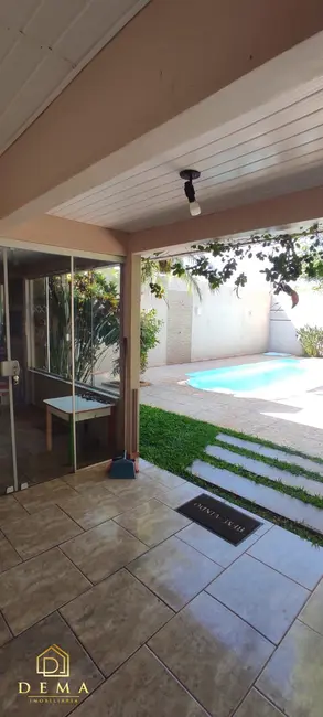 Foto 3 de Casa à venda e para alugar em Jardim Gisela, Toledo - PR