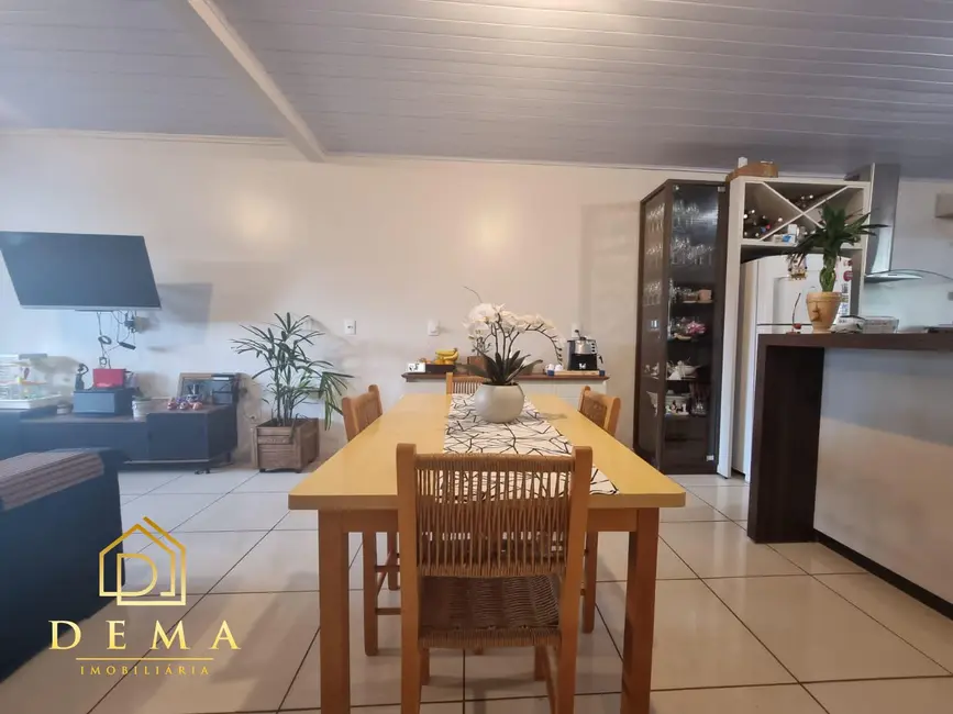 Foto 3 de Casa para alugar em Jardim Coopagro, Toledo - PR