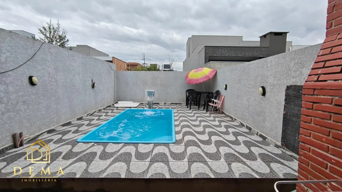 Foto 3 de Casa à venda em Jardim Coopagro, Toledo - PR