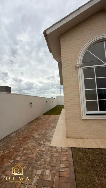 Casa à venda em Toledo - PR - imagem 7 Foto 7 de Casa à venda em Toledo - PR