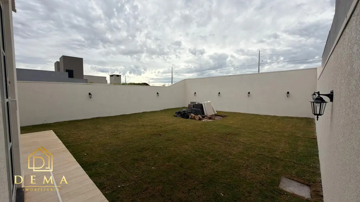 Casa à venda em Toledo - PR - imagem 5 Foto 5 de Casa à venda em Toledo - PR
